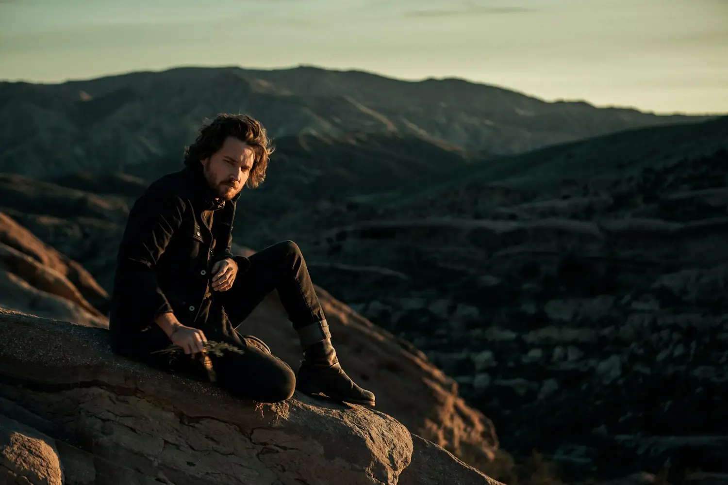 Christopher Paul Stelling comes with video for "Something In Return" and Europe dates in spring 2021